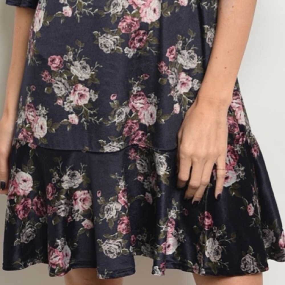 Cutest Navy Velvet Floral Dress Size M NWT - Picture 5 of 5